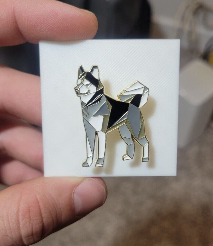 Huskey - Dog - Enamel Animal pin