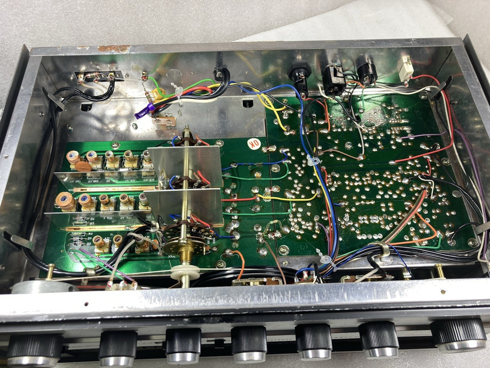 Realistic DX-160 Solid State Communications Receiver Powers On. READ