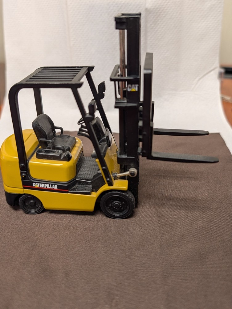 norscot die cast scale model caterpillar forklift
