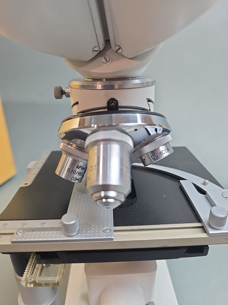 Comcon Binocular Microscope N960236 In Wooden Case 4 Objectives
