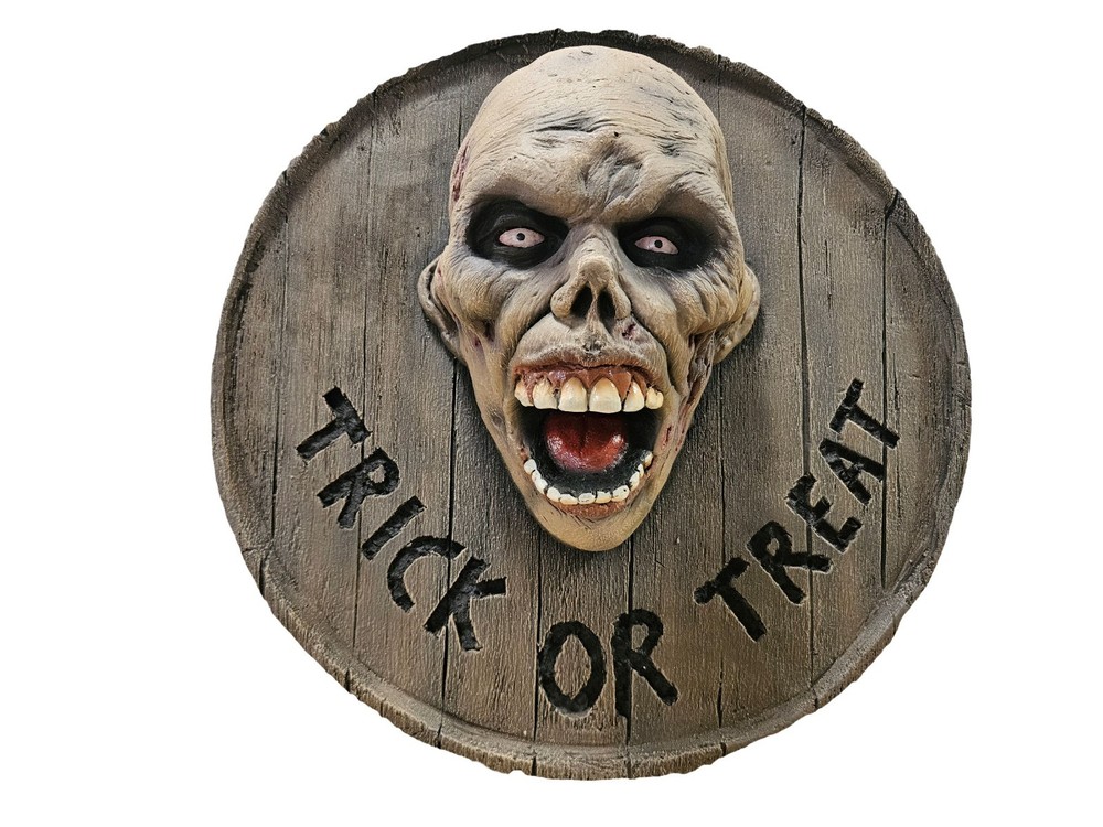 TRICK OR TREAT PLAQUE