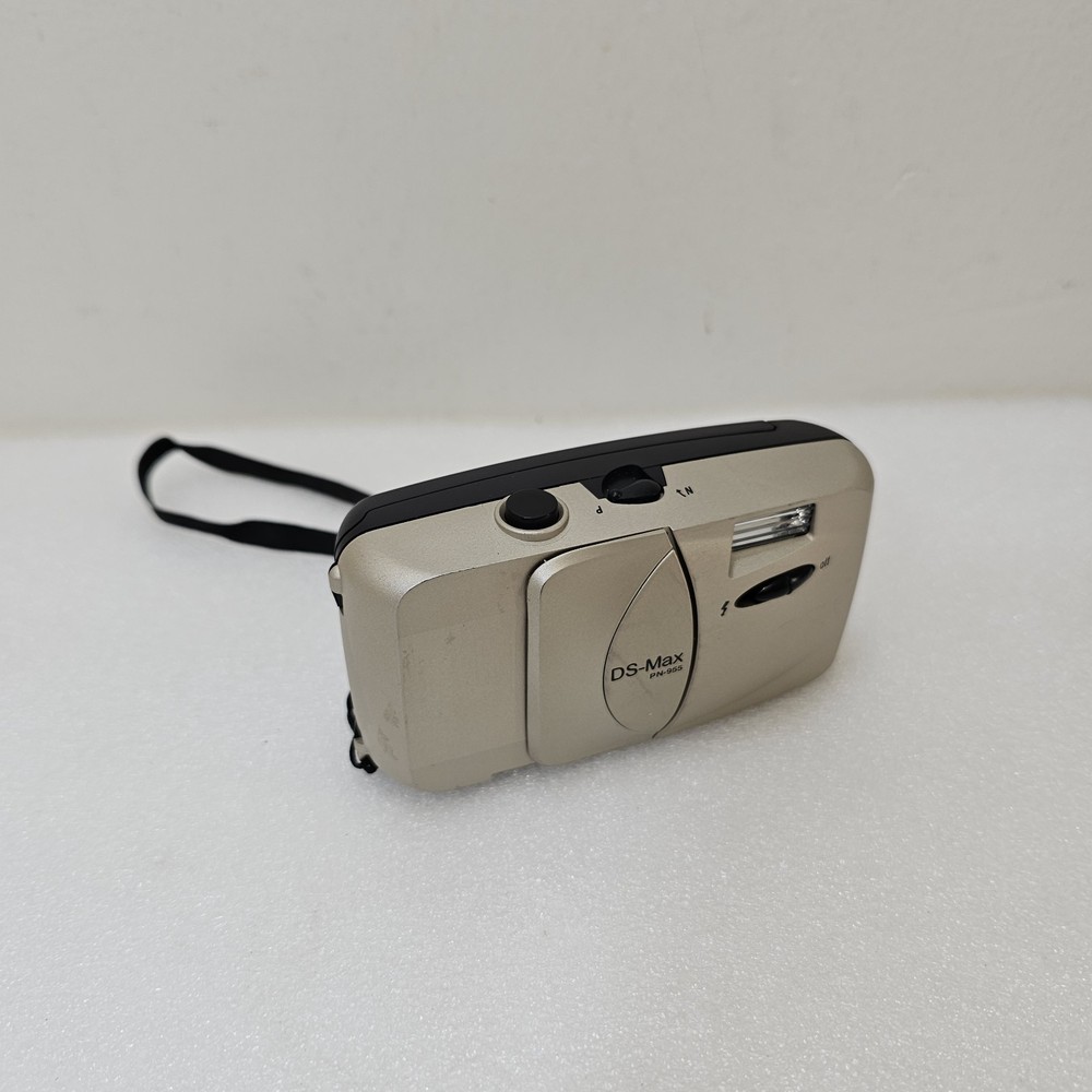 DS-Max Silver Camera (PN-955) 35mm Optical Lens w/ Optional Flash & Wrist Strap