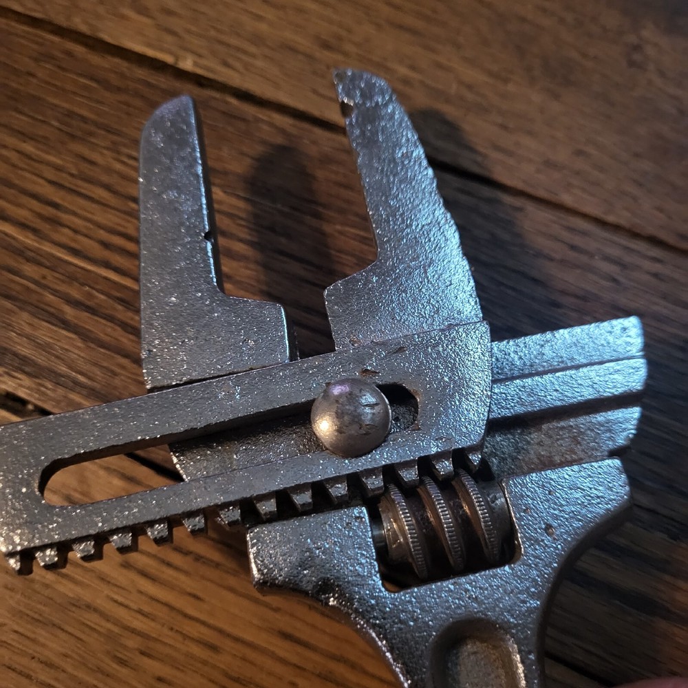 Plumbers Adjustable Wrench Slip And Lock Nut 1"-3"