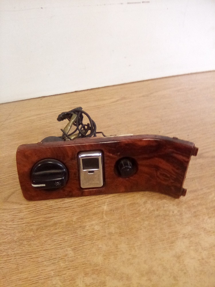 Volvo VNL 3980808 Switch Panel