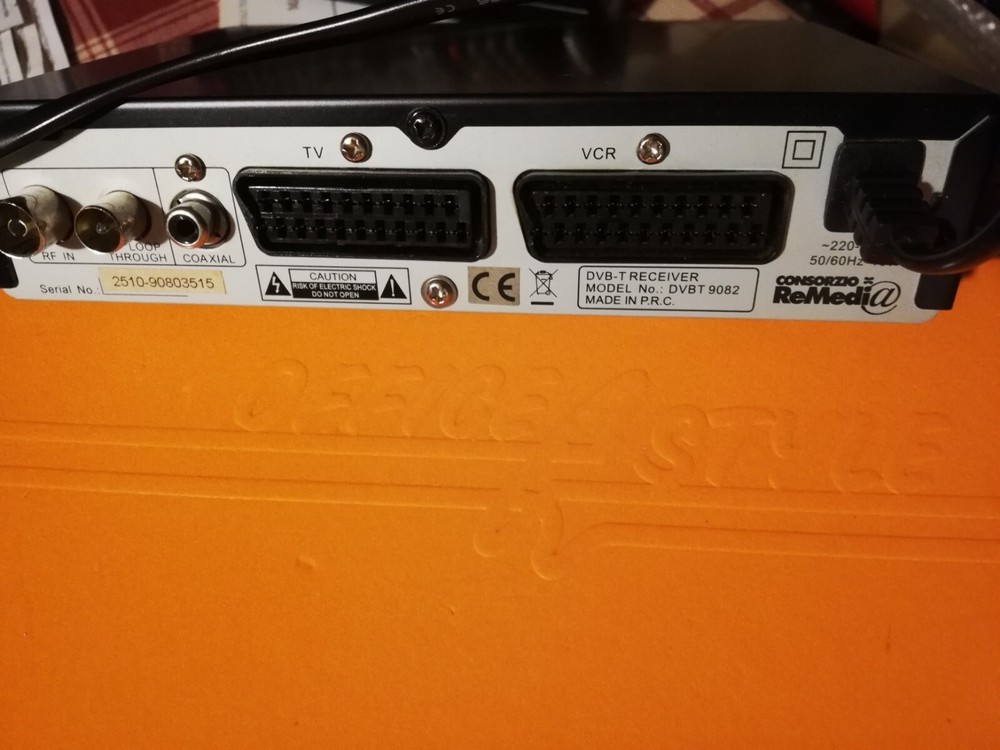 UNITED 9082 - DVB T1 - Digital Earth Decoder with Remote Control - Black and White