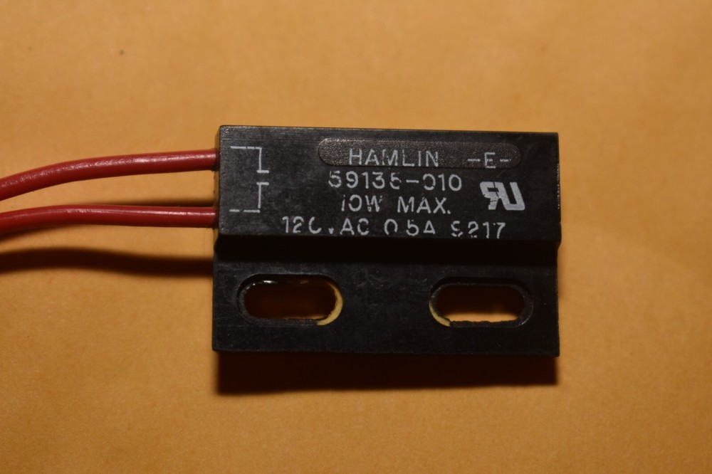 HAMLIN - 59135-010 - MAGNETIC SENSOR REED SWITCH - NEW