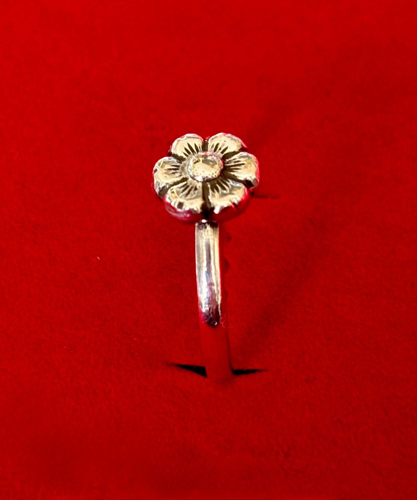 Daisy ring , Minimalist hand made fine silver 999.
