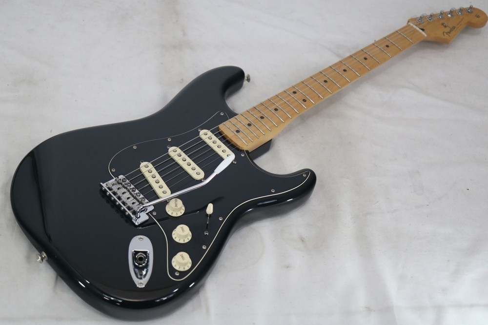Fender FSR STANDARD STRATOCASTER