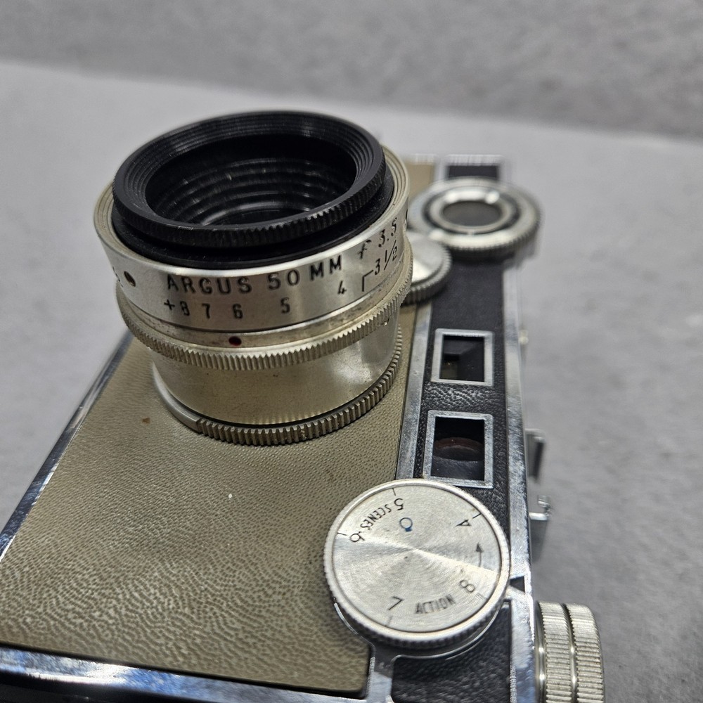 Vintage Argus C3 35mm Rangefinder Camera w/ Flash – Shutter Fires – Untested