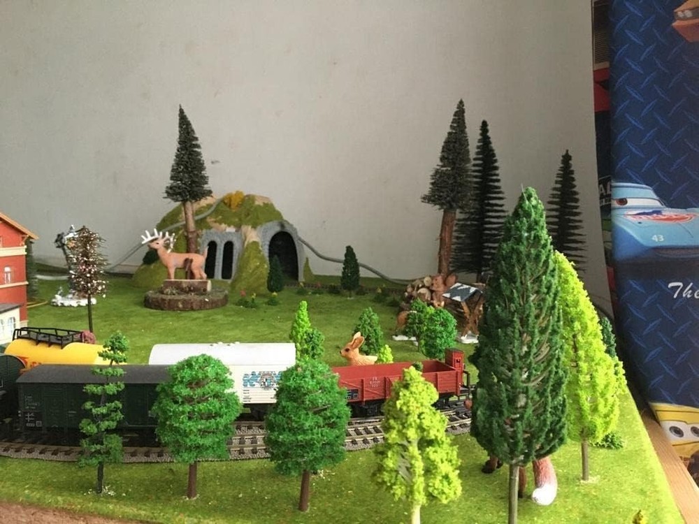 Plastic Trees Set for Model Railroad Scenery