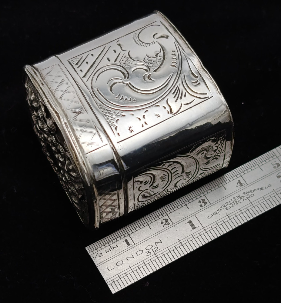 19th Century Dutch Loderein Scent Snuff Solid Silver Repousse Hinged Lid Box
