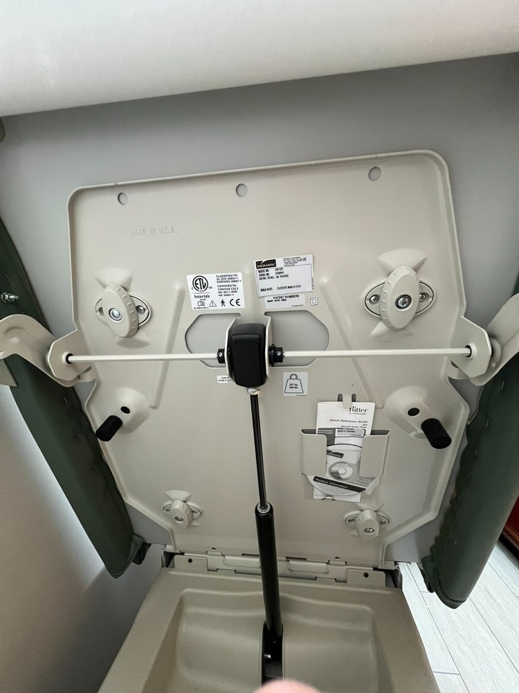 Pre-Owned Midmark Ritter 204 Exam Table Excellent Condition