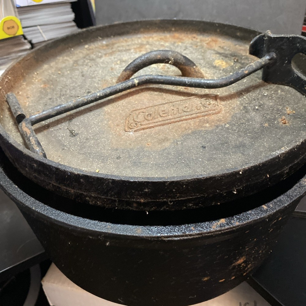 Coleman Dutch Oven Stemless Cooker Minor Rust See Pics