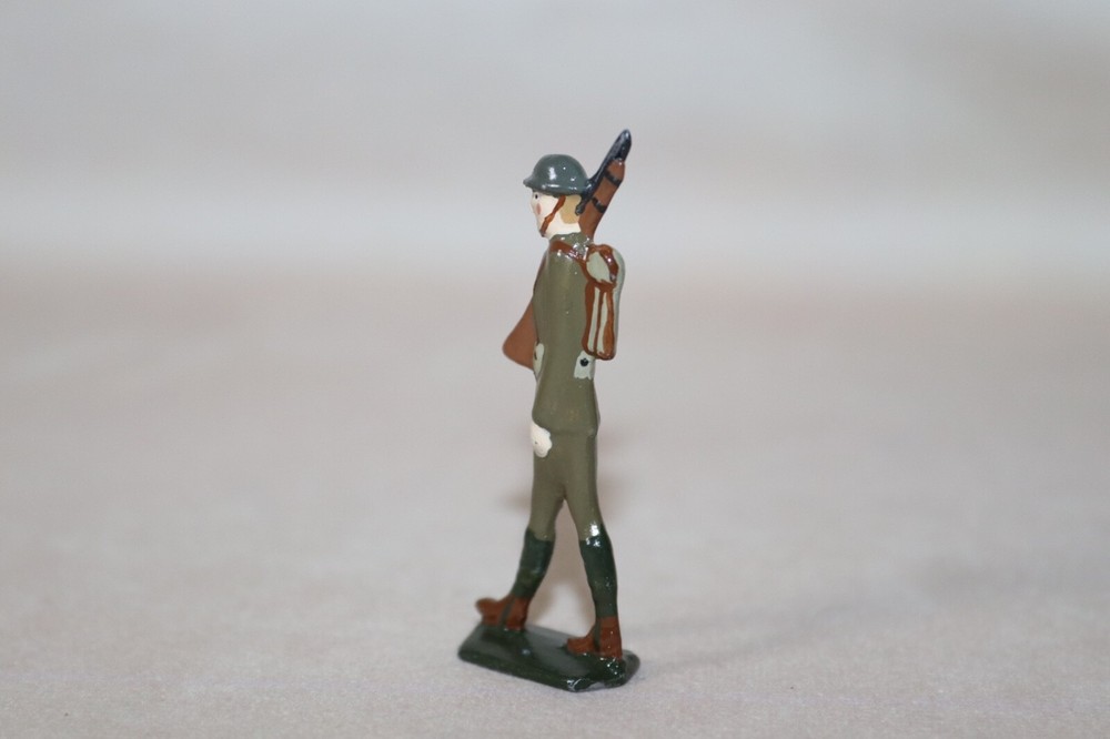 Lead Foreign Soldier Marching Figure ~ Modern