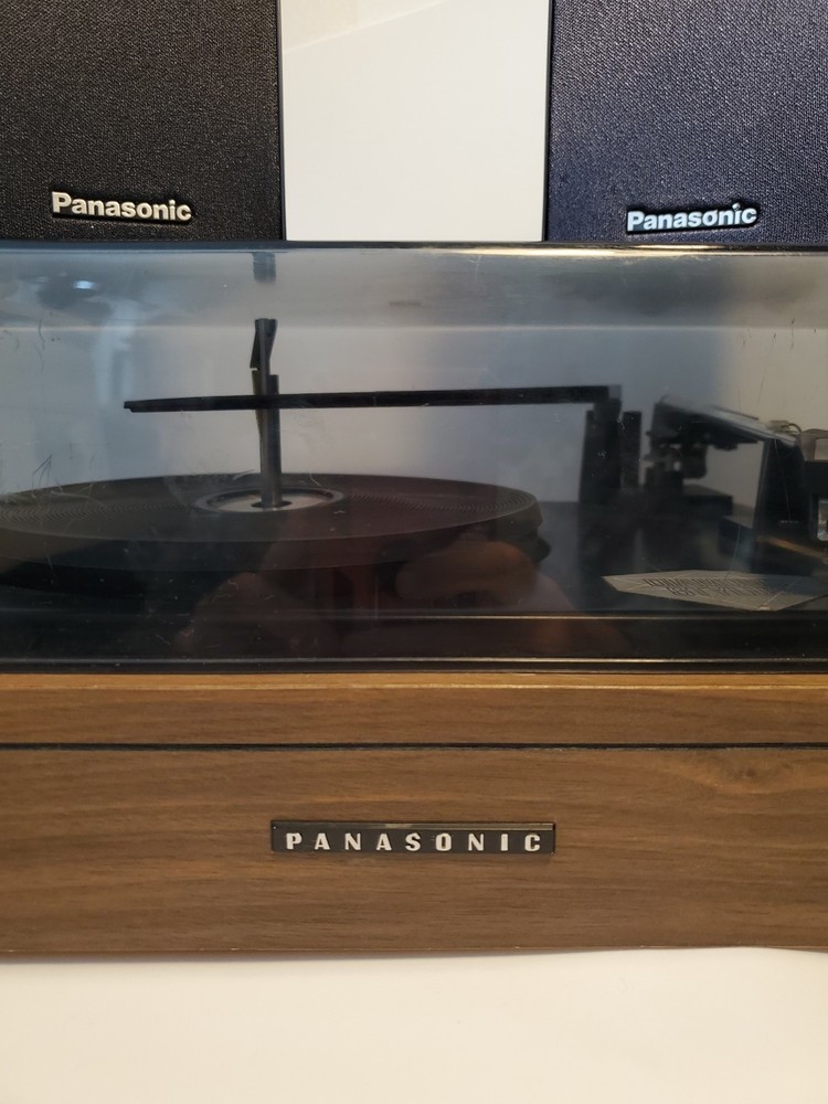 Vintage Panasonic RD-7673D Automatic Turntable Stereo System Speakers Japan