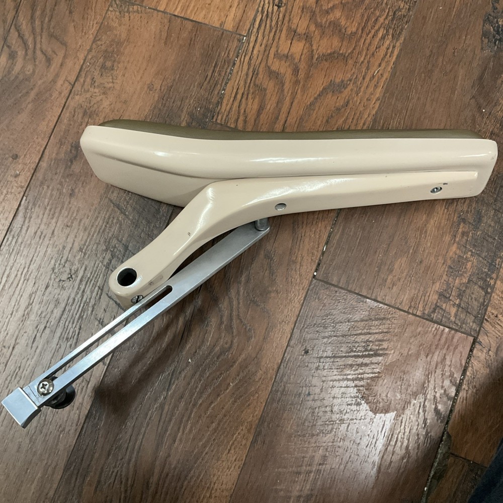 Dexta MK 9 CHAIR Right Armrest w/Link