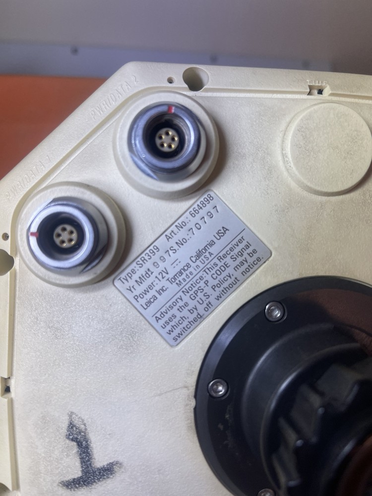 Leica SR399 Receiver + Leica CR344 Rugged Controller + Cables