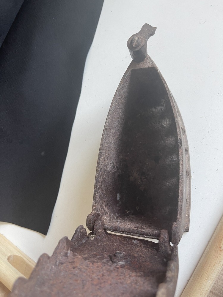 ANTIQUE COAL CASTING IRON