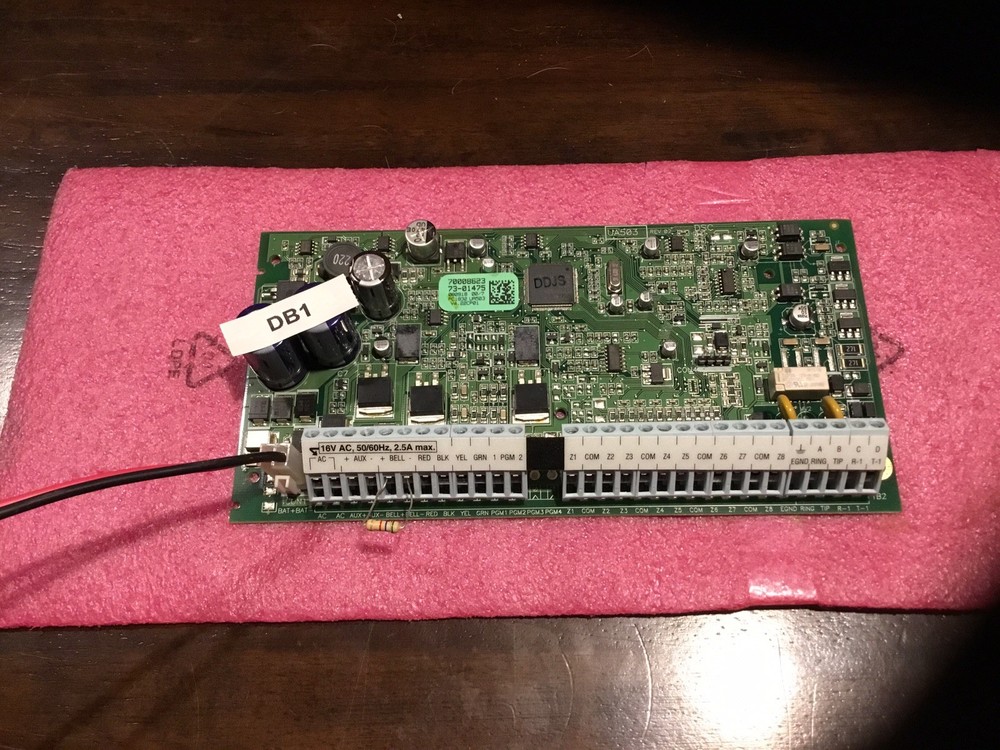 DSC PC1832  V4.22 PowerSeries 8-32 Zone Alarm System Motherboard (TESTED)
