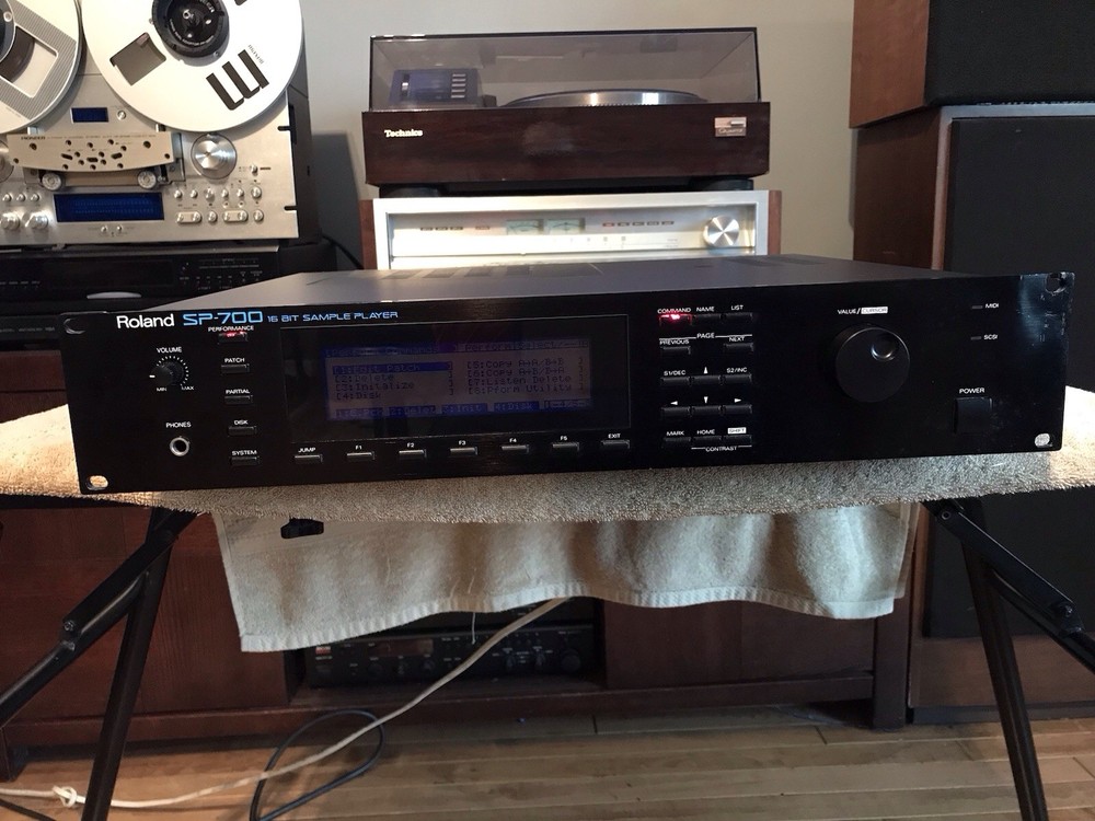 Roland SP-700 Digital Sampler Playback Module With Owners Manual – Display Dim