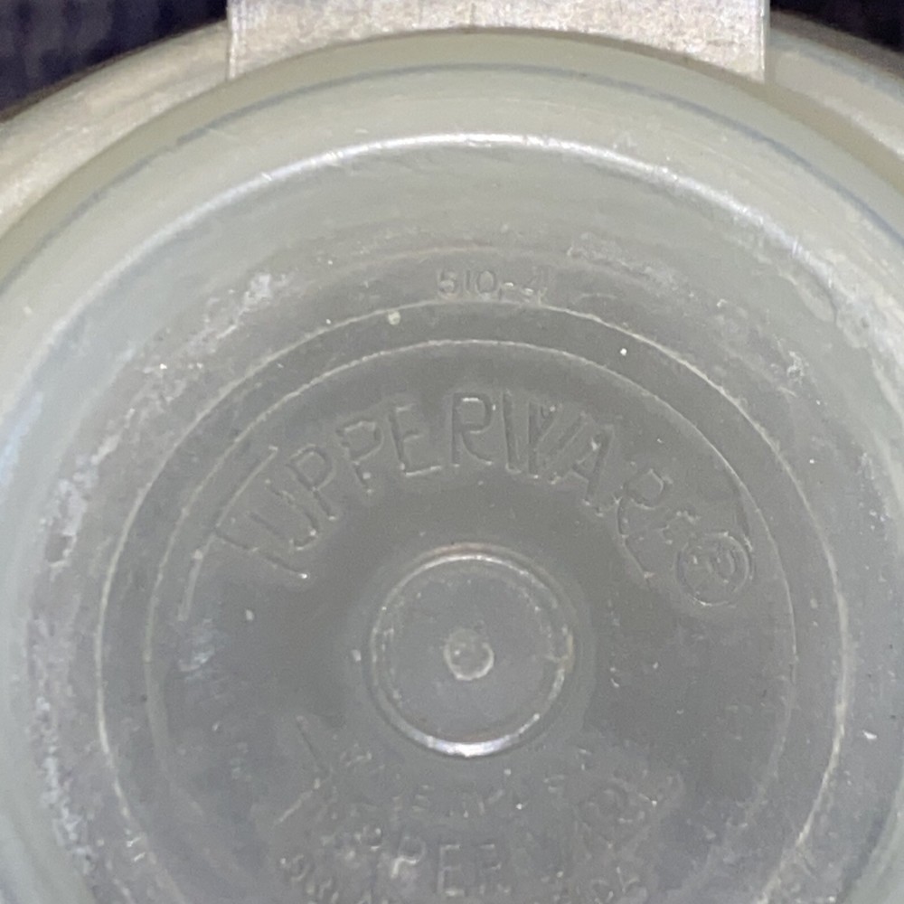 Vtg. Tupperware Beverage Pitcher/Container 510-4 (No handle)