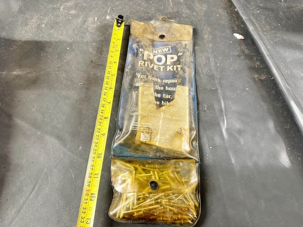 VINTAGE POP RIVIT KIT IN PLASTIC SLEEVE DIY TOOL