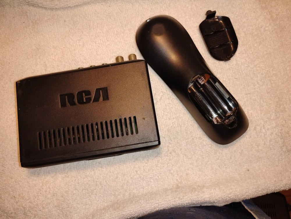 rca atsc converter box wit remote untested