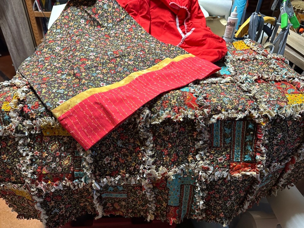 Rag Crib Quilt, Fitted Sheet, Standard Pillow Case & mini throw