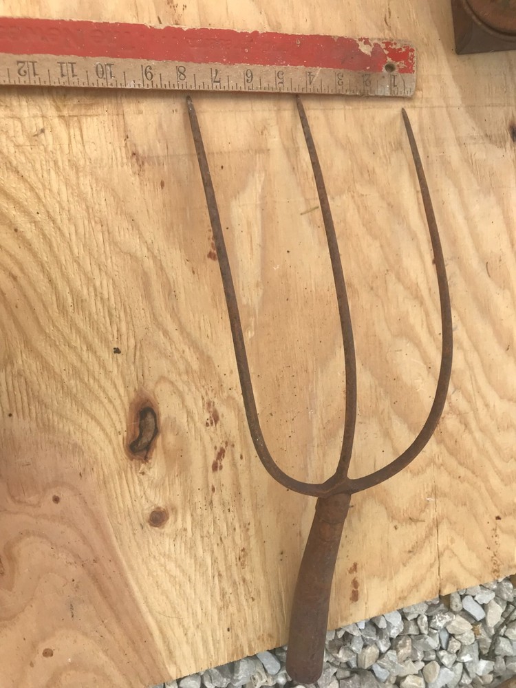 Fork Rake Head 3 Thines Rusty Rustic no handle Original Vintage Primitive Metal