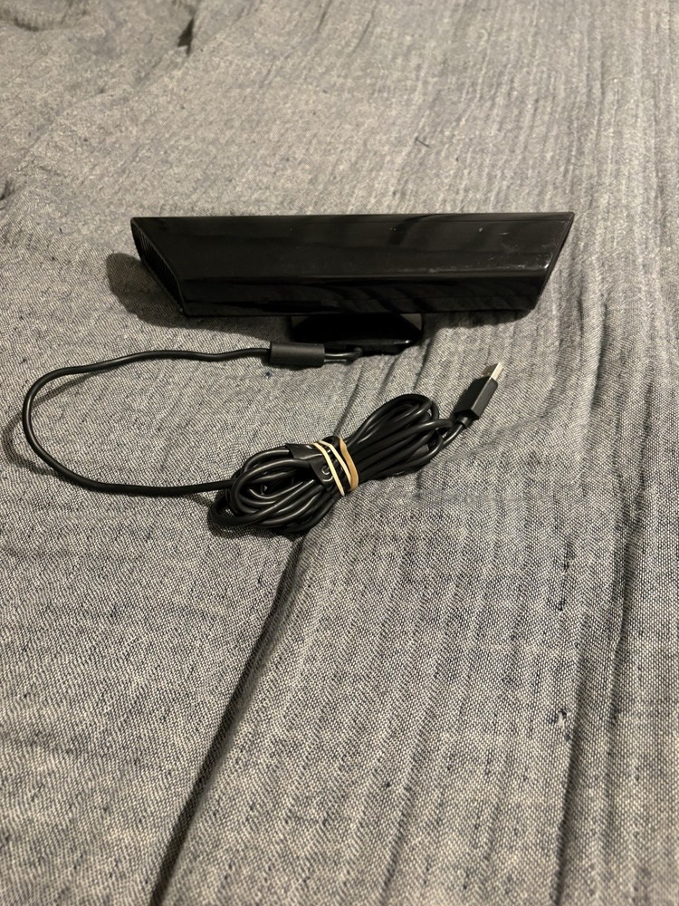 Microsoft Xbox 360 Kinect Sensor Black USB with Dance Central & Wipeout 2