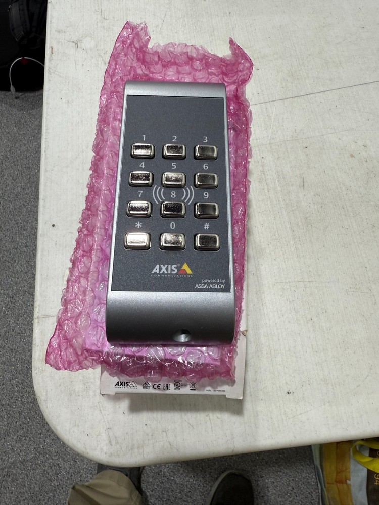 AXIS  A4011-E Touch-Free Reader with Keypad for A1001 Network Door Controller