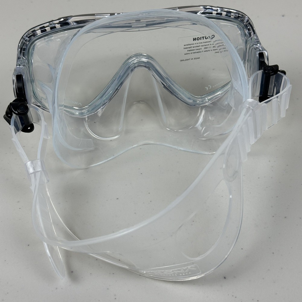 Akona Tobago Mask Black W Case