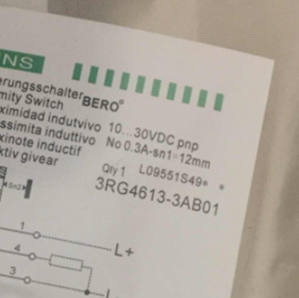 Brand new Siemens 3RG4613-3AB01 proximity switch