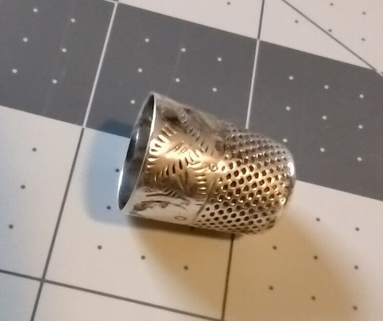 DECORATIVE ETCHED SILVERPLATE Silver THIMBLE Size 0?