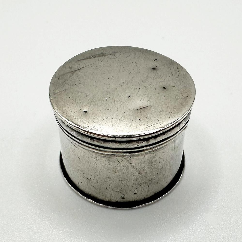 LATE 17TH / EARLY 18TH SOLID SILVER CENTURY COUNTER BOX c1700