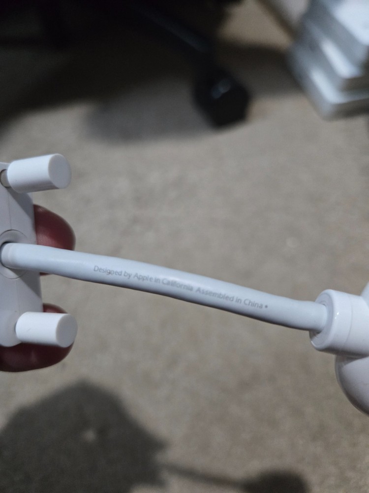 Apple VGA to DVI Adapter