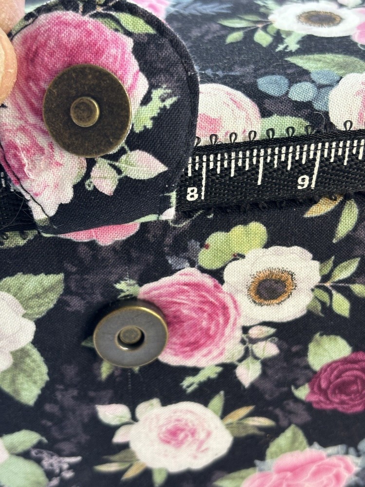 Sewing Basket Handle Tray Button Snap Close Padded Fabric Outer w/accessories.
