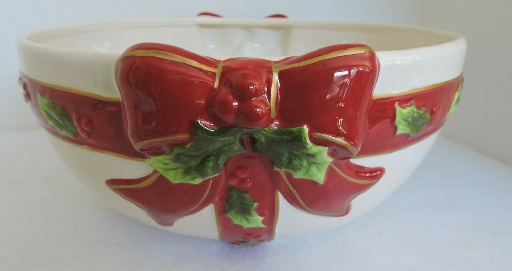 ST NICHOLAS SQUARE Holly Jolly  10.75" Round Serving BOWL  EUC