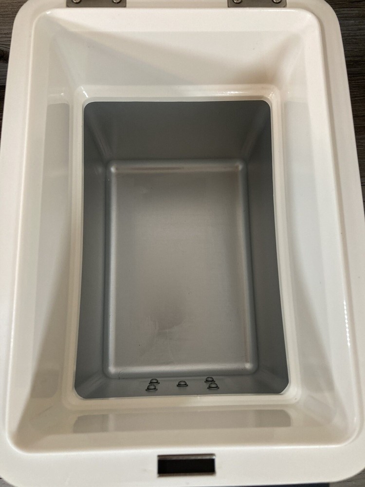 Vector Travel Cooler & Warmer 12v DC Model # VEC221 W/ Box - TESTED WORKS