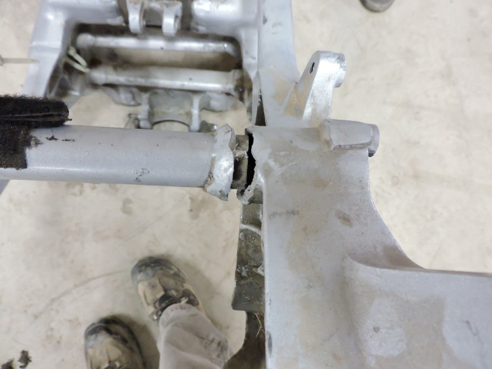 04 honda GL1800 GL 1800 Goldwing frame chassis