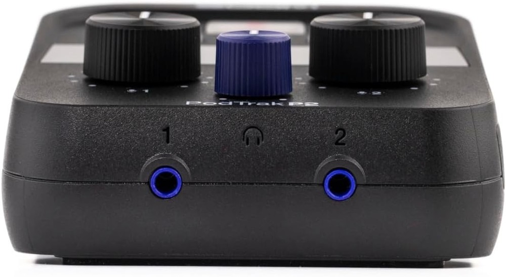 Zoom PodTrak P2 Podcast Recorder, Memory Card microSDXC Pro 64GB, Bundle