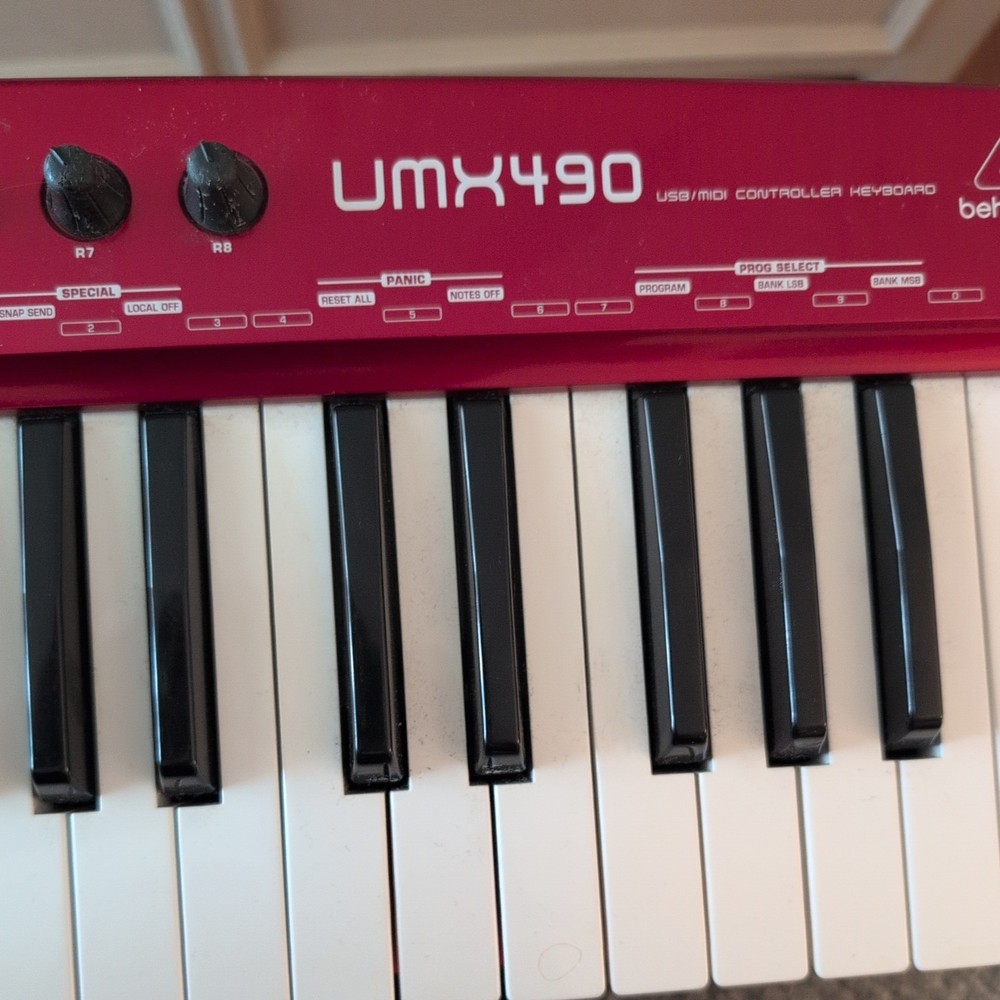 Behringer UMX490 Midi Controller Keyboard
