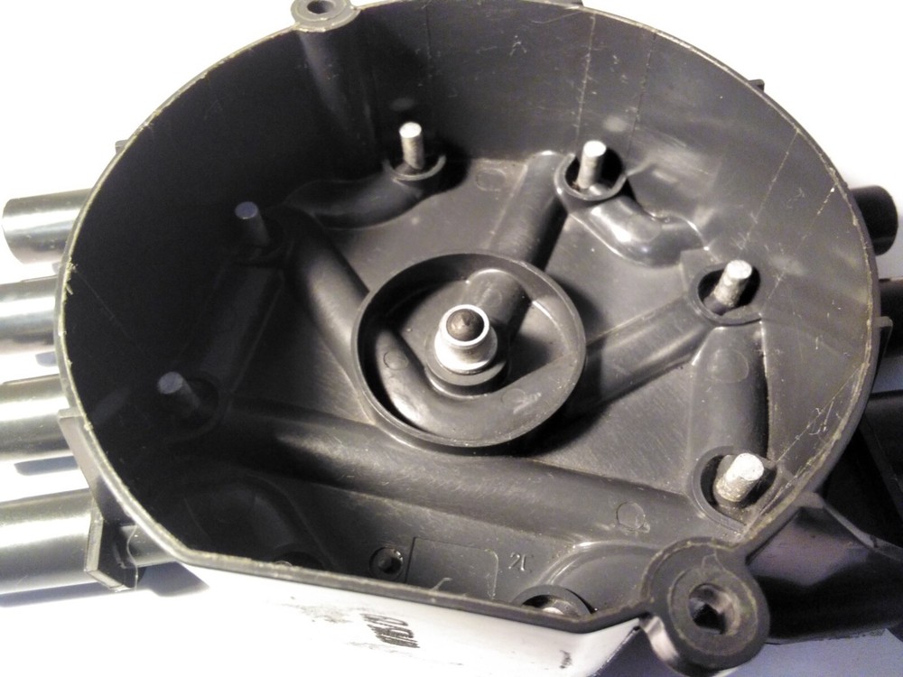 Volvo Penta Distributor Cap P/N: 3858975