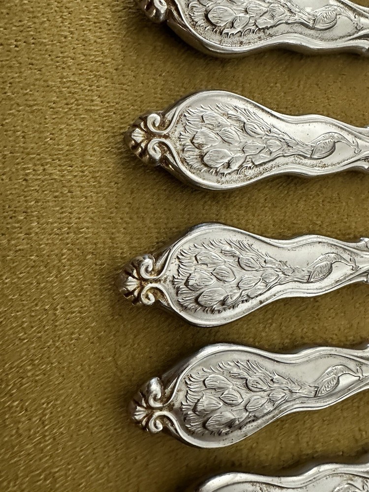 Wallace 1810 Stainless Peacock Pattern (8) Dinner Knives - (blade Flaws)