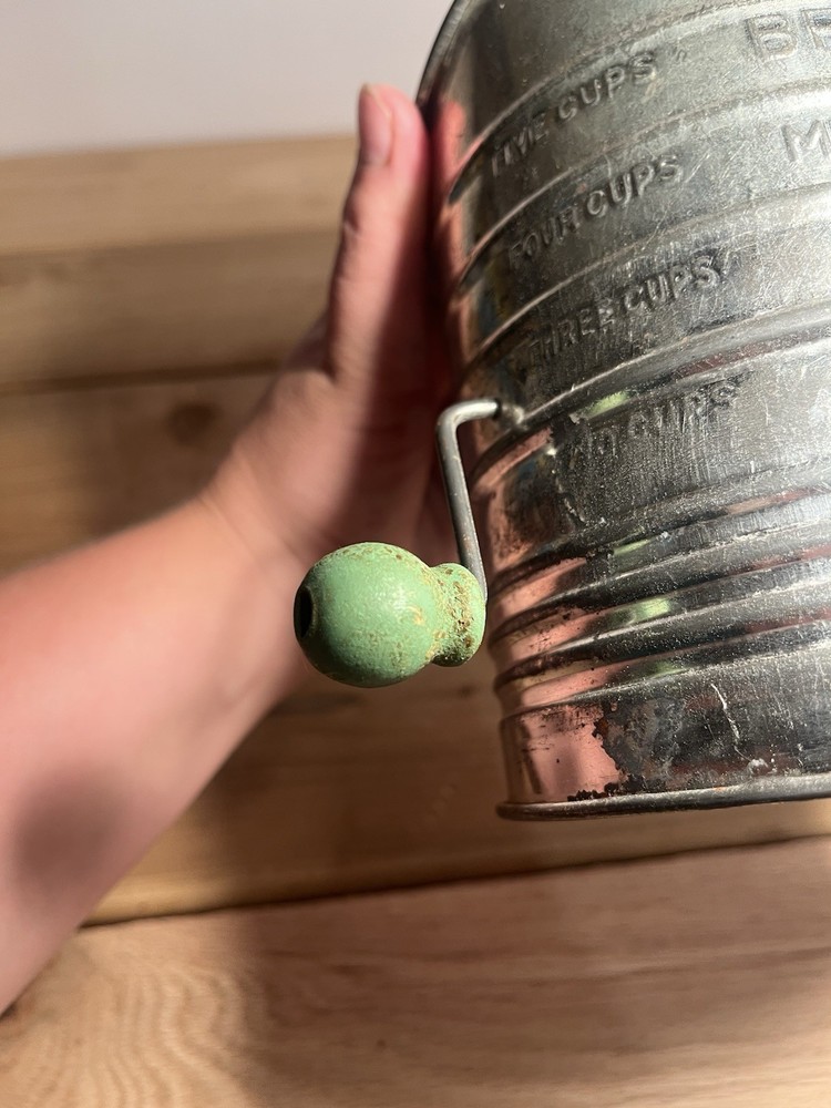 Bromwells 5 Cup Flour Sifter With Green Knob. Missing Handle