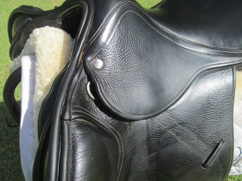 17" COUNTY INNOVATION ( BLACK) close contact jumping saddle-2013 MODEL