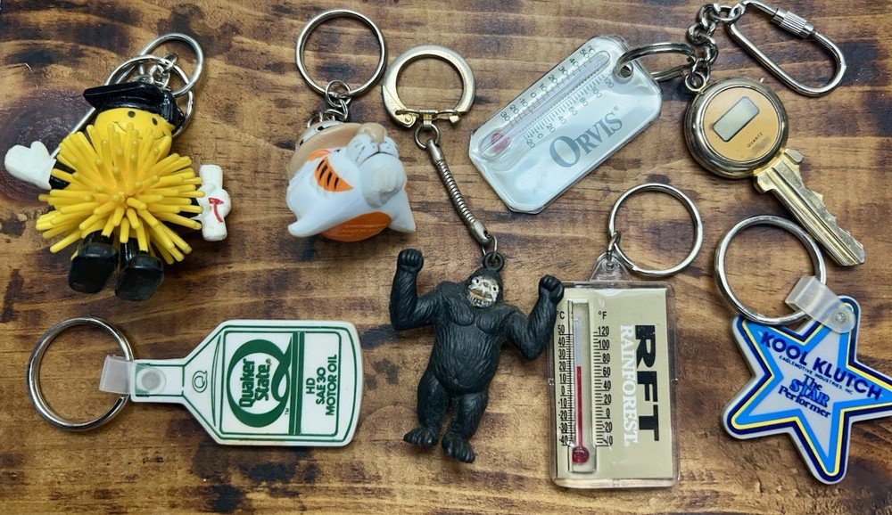 8 Random Vintage Keychain Lot  Advertisement, Exxon Tiger. Quaker State,