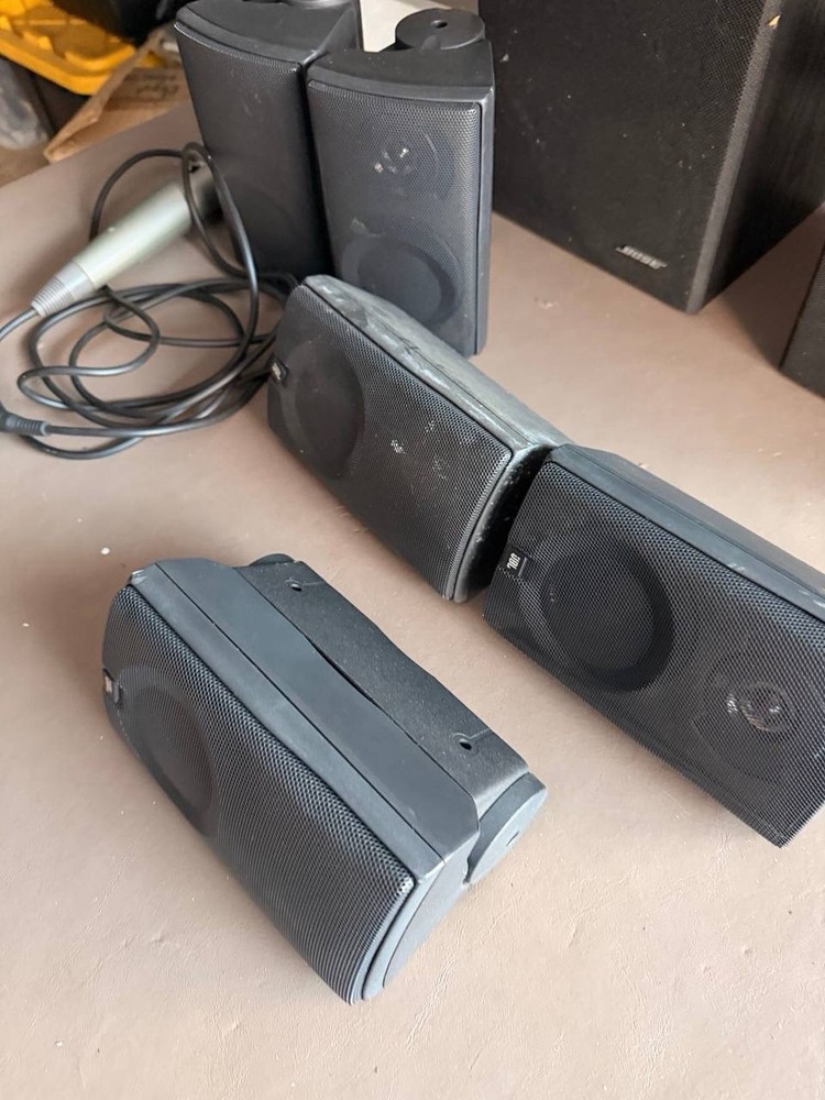 🔊 Speaker Bundle + Karaoke Microphone – Great for Home Audio