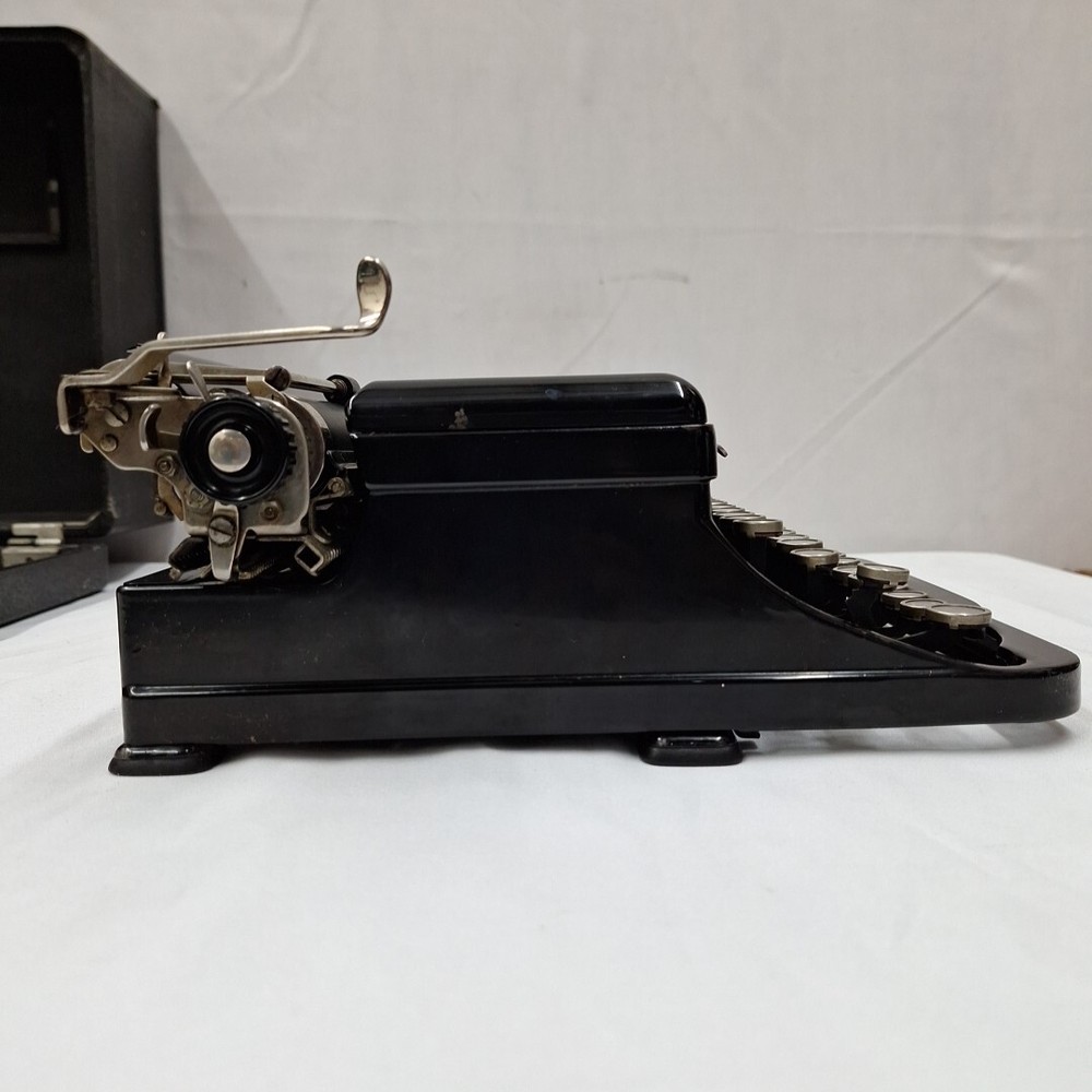 Royal Typewriter Portable with Case Model 0-427931