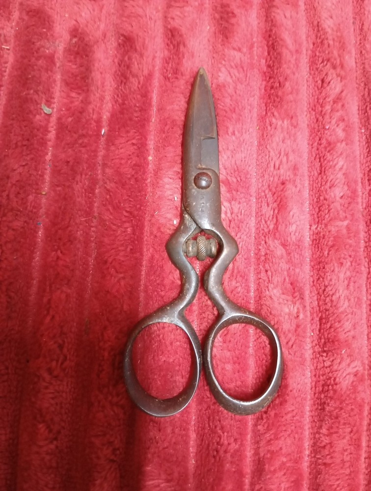 Antique Buttonhole Scissors